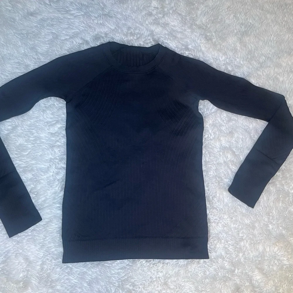 Lululemon women’s Black long sleeve blouse size 4